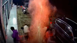 Bếp phát nổ như pháo hoa ở Trung Quốc