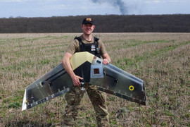 Ukraine chi 545 triệu USD mua máy bay không người lái