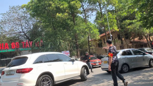 Nhiều du khách bị bãi xe 'chặt chém' khi chơi xuân ở đình chùa Hà Nội