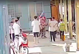 Vĩnh Long: Phụ huynh vào trường tát 2 học sinh vì mâu thuẫn với con mình