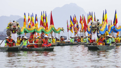 Rộn ràng lễ rước nước, múa rồng ở chùa Tam Chúc 