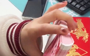 Nhân viên mặt ngắn tũn vì 'cú lừa' của sếp, dân mạng chia phe tranh cãi