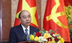 Nguyên Chủ tịch nước Nguyễn Xuân Phúc bàn giao công tác