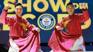 Quốc Cơ – Quốc Nghiệp xác lập kỷ lục thế giới mới theo cách đặc biệt