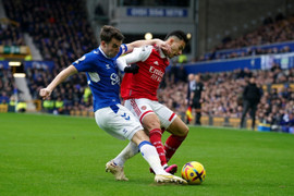 Trực tiếp bóng đá Everton 1-0 Arsenal: Tarkowski đánh đầu ghi bàn