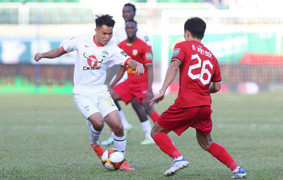 Trực tiếp bóng đá HAGL 0-0 Hà Tĩnh: Bóng dội xà ngang HAGL