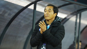 HLV Lee Young-jin viết tâm thư chia tay tuyển Việt Nam, không quên dặn học trò