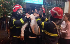 Hà Nội: Cháy quán massage, nhiều người được giải cứu