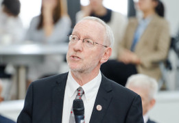 Hiệu trưởng đại học danh giá thế giới chia sẻ 3 bài học với sinh viên Việt