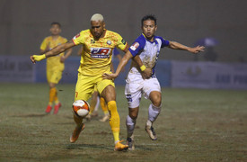 Hàng công phung phí cơ hội, Thanh Hóa hoà SLNA 