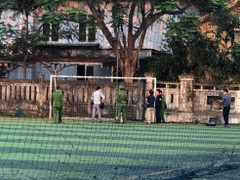 Điều tra việc học sinh lớp 12 bị xà ngang cầu môn đè chết trong lúc đá bóng