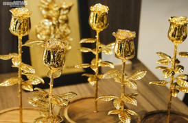 Quà Valentine độc lạ: Hoa hồng mạ vàng giá vài triệu đồng