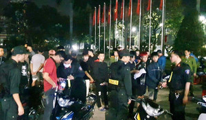 Tạm giữ 14 thanh niên lạng lách, đánh võng, khiêu khích lực lượng chức năng