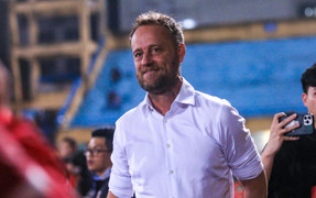 Rộ tin đồn ký hợp đồng với CLB Công an Hà Nội, HLV Polking lên tiếng