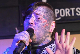 Xăm kín từ đầu đến chân, chàng rapper không thể tìm được bạn gái