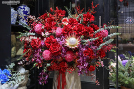 Chi 15 triệu đồng mua một bình hoa ngoại làm quà Valentine