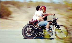 Tai họa nhớ đời khi lái xe cùng bạn gái