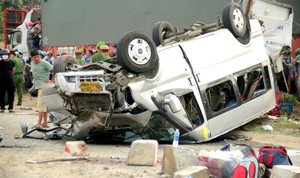 Vụ tai nạn 10 người chết: Tài xế xe container khai thời điểm trước va chạm