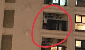 Giải cứu nam thanh niên người nước ngoài định nhảy chung cư tự tử