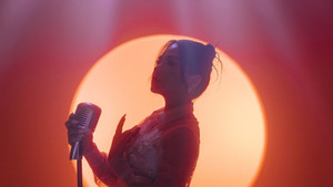 Lương Bích Hữu - Giọng hát thăng hoa, nhan sắc thăng hạng với 'Sai vì tin anh'