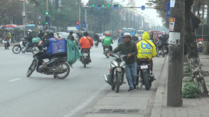 Chạy xe máy ngược chiều, nhiều người bị xử phạt