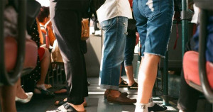 'Yêu râu xanh' trên xe buýt bị 3 học sinh cấp 2 tóm gọn