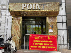 Quán karaoke ở Hà Nội gấp rút sửa chữa, mong chờ được 'hồi sinh'