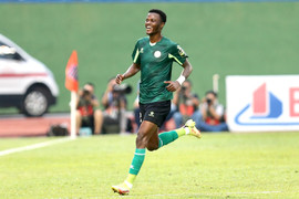 Đánh bại CLB Bình Dương, CLB TP.HCM thoát khỏi vị trí cuối bảng