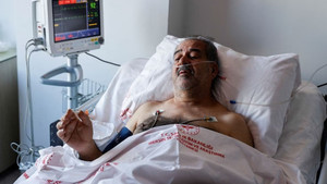 Người đàn ông uống nước tiểu để sống sót sau 187 giờ mắc kẹt tại Thổ Nhĩ Kỳ