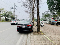 Bị thổi nồng độ cồn ở Hà Nội, tài xế Camry lộ giấy phép lái xe giả