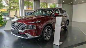 Ô tô đua nhau giảm giá kịch sàn, khách vẫn thờ ơ