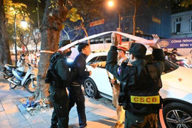 Tài xế ô tô không chịu đo nồng độ cồn, nói người thân là phó chủ tịch