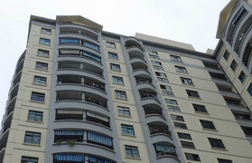 Hà Nội: Giải cứu bé gái 11 tuổi định nhảy từ tầng 15 chung cư