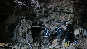 Khoảnh khắc nhà cửa rung lắc mạnh vì động đất vừa xảy ra ở Thổ Nhĩ Kỳ