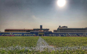 CLB Thanh Hoá sửa mặt sân khi V-League tạm nghỉ