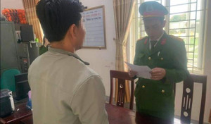 Tạm đình chỉ công tác thầy giáo bị tố 'đụng chạm' nữ sinh lớp 5