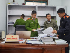 Quảng Bình: Khởi tố 2 cán bộ phường chiếm đoạt tiền hỗ trợ lũ lụt của dân