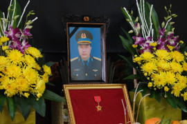 Cấp bằng 'Tổ quốc ghi công' cho Thiếu tá phi công Trần Ngọc Duy