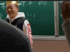 'Cú lừa sinh nhật' của học trò khiến thầy giáo cảm động