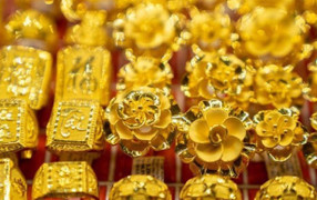 Giá vàng hôm nay 24/2: Đồng loạt giảm