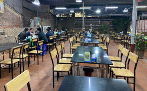 Hà Nội: Quán bia vắng hoe vì khách sợ bị phạt nồng độ cồn, chủ quán 'méo mặt'