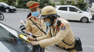 Lái ô tô hết hạn đăng kiểm, tài xế và chủ xe bị xử phạt thế nào?