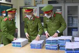 Công an khám xét 2 trung tâm đăng kiểm 29-07D và 29-10D ở Hà Nội