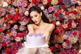 Hoa hậu Khánh Vân đón tuổi 28 trong tạo hình nữ hoàng của các loài hoa