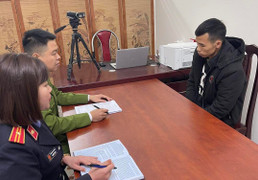 Bắt giam kẻ đột nhập cửa hàng Điện Máy Xanh ngày mùng 1 Tết, trộm 19 điện thoại