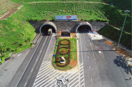 Tài xế xe tải tông chết người rồi bỏ trốn