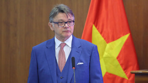 Mơ World Cup cùng HLV Troussier, đội tuyển Việt Nam phải thay đổi thế nào?