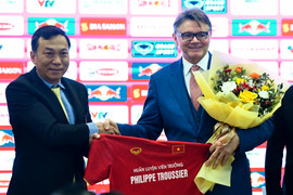 HLV Troussier nhậm chức, quyết tâm đưa tuyển Việt Nam dự World Cup
