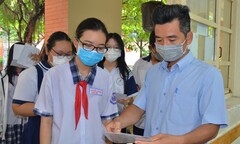 Học sinh TP.HCM nộp hồ sơ xét tuyển bổ sung lớp 10 từ 4/8