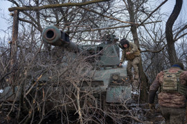 Nga khép chặt vòng vây Bakhmut, Ukraine chỉ còn kiểm soát một phần thành phố
